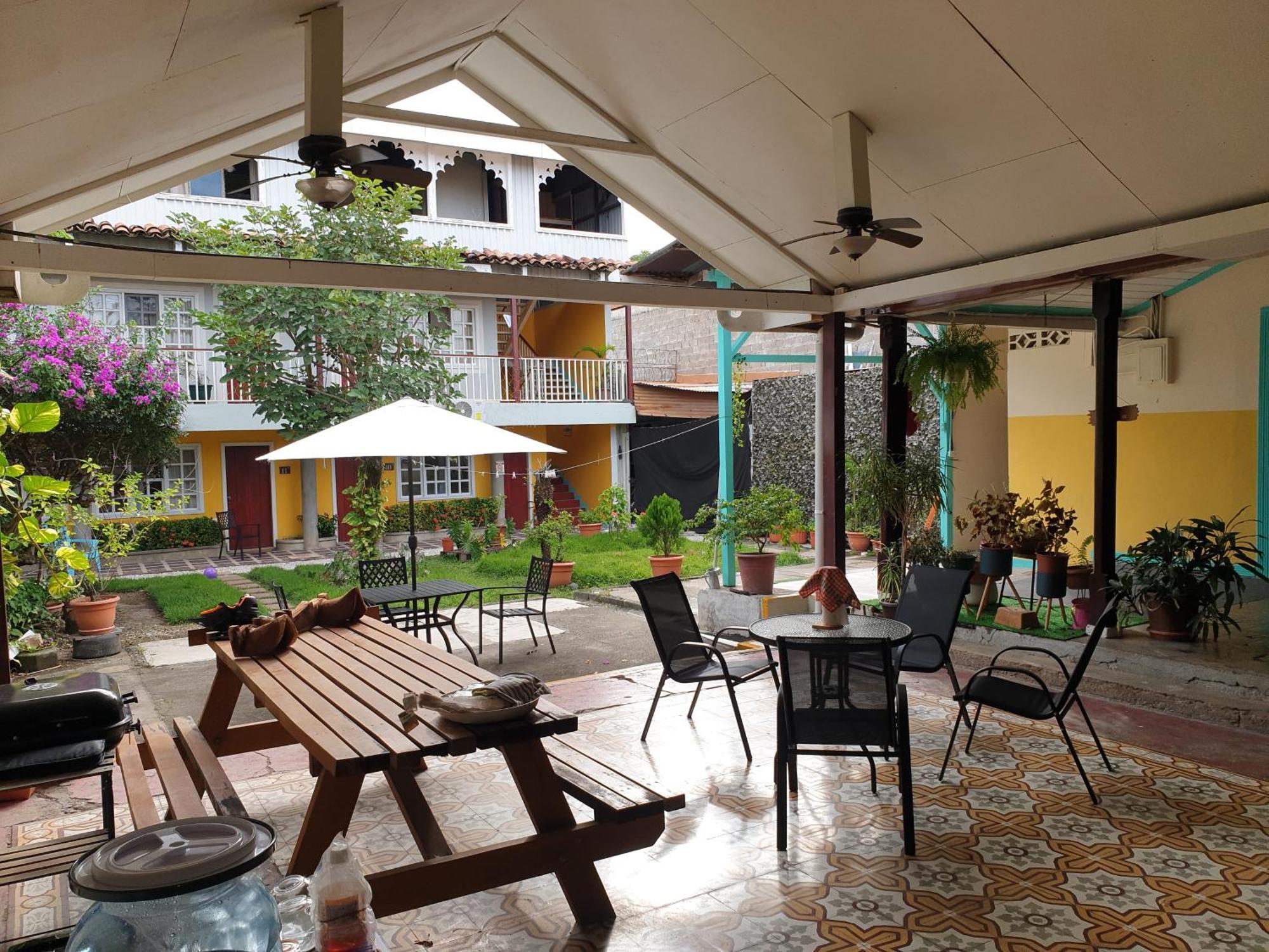 Hotel Либерия Екстериор снимка